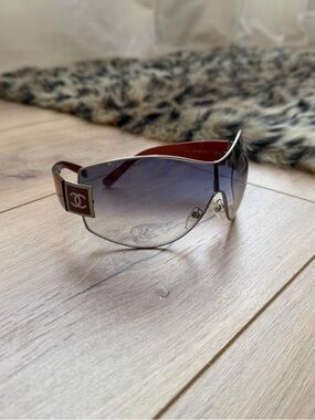 CHANEL Y2K Sunglasses silver details Blue Gradient vintage